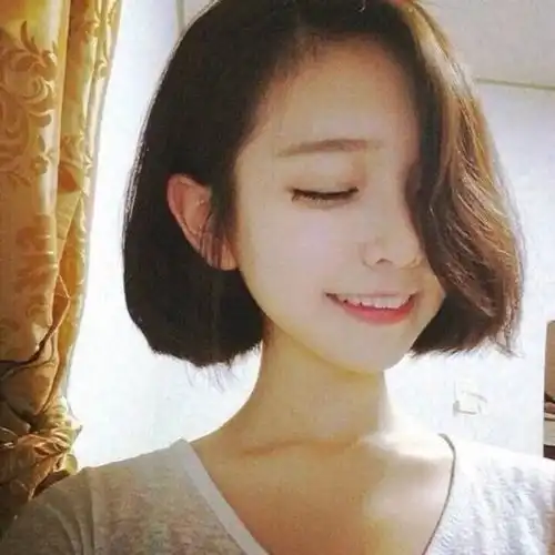 这样剪短发显脸小
