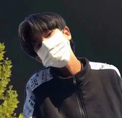 不明显情侣头像
