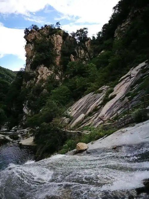 河南有个美如天堂的景区,山水画廊,免门票,吃住60元
