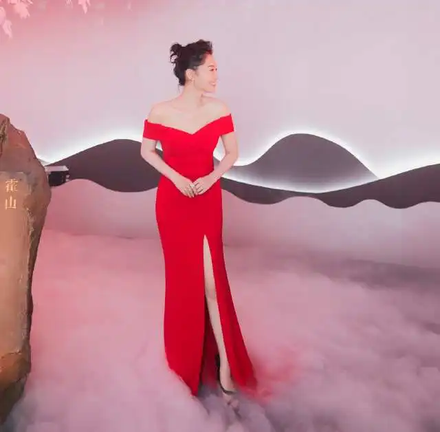 许晴越来越会凹造型了,一身旗袍穿出复古美感,50岁气质依旧惊艳
