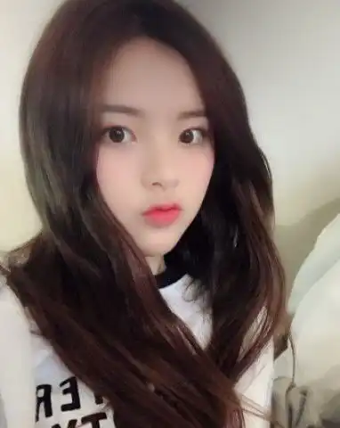 杨超越微信头像曝光看到头像上四个字后,网友炸了社会人
