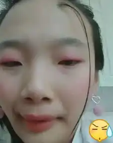 小学生逼死强迫症发型火了,看到这笔神来之作,网友一根独秀
