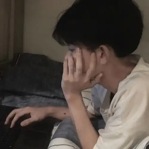 高质量男头我开始享受,吹风,听歌,一个人
