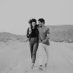 沐浴在爱中的浪漫便服婚纱照其中一张是我的头像
