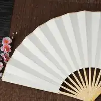 白色扇子古风头像古代男生手拿扇子唯美头像图片
