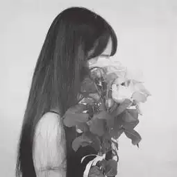 女生黑白头像
