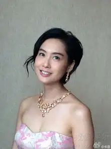 紫霞仙子来啦朱茵穿抹胸裙明眸皓齿好气色7856121
