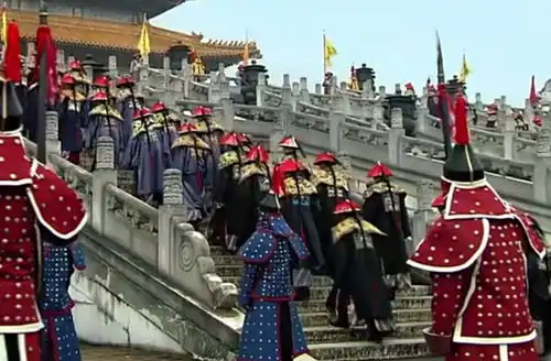 古代上朝时间那么早,上朝的文武百官住在哪上完朝又去哪工作
