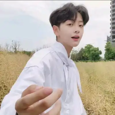 兄弟头像帅气两张帅的没有朋友只有好兄弟好哥们了
