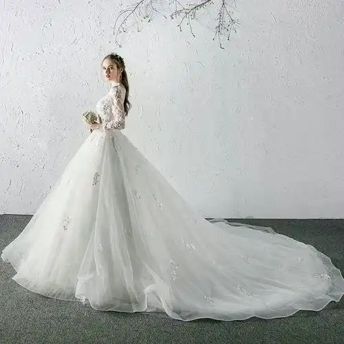 东方的龙凤褂旗袍,西方的白婚纱,你更中意哪一款
