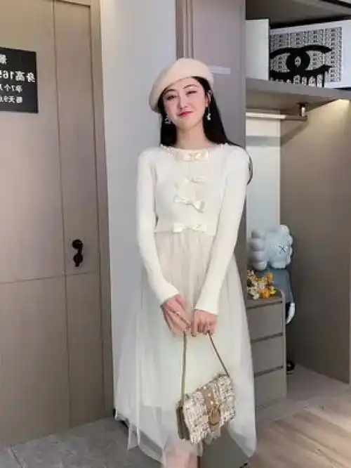 优雅时尚的蝴蝶珍珠连衣裙来啦女孩子都抵抗不住吧孕期上身少女感满满孕妇装孕期穿搭孕孕孕
