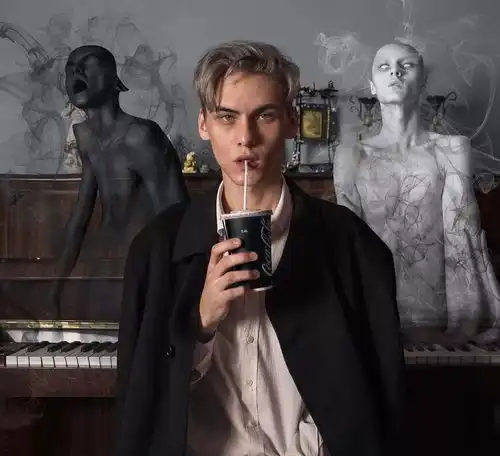 看完这个大神的自拍,你都不好意思发朋友圈了
