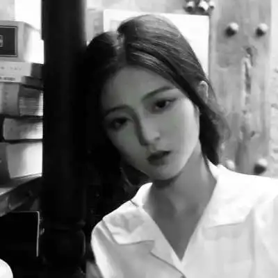 伤感女生黑白头像
