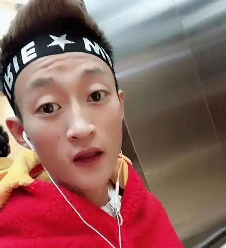 祁天道和旭旭宝宝的人气谁更高散打哥他们不是一个级别的网红
