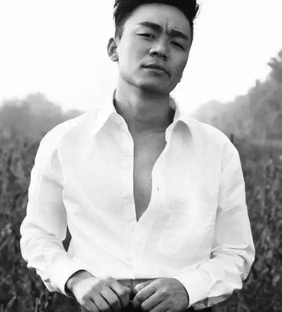 王宝强根本不是我们想象中的傻根,那么纯洁善良,他太贼了
