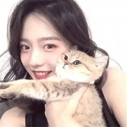 有品位的微信女人头像,很干净非常的优雅的美女
