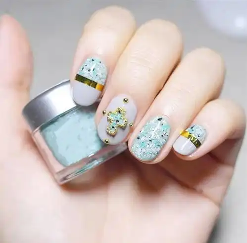 30款秋季暗色系美甲你值得拥有
