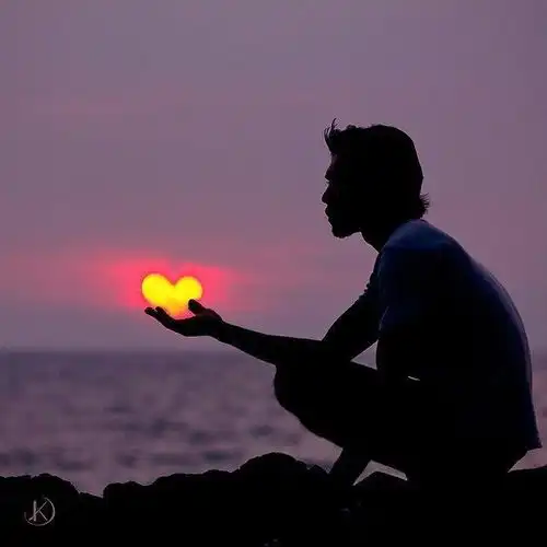 让对方心疼的伤感说说,悲伤绝望,回忆里的故事最虐心
