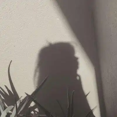 黑白背影头像女生侧脸女生伤感的头像合集
