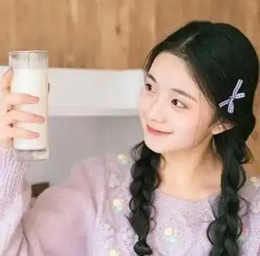 新生代美少女刘浩存和杨幂,喜欢那种风格的女生呢
