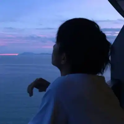 祁宋ins酷帅真人文艺范高冷男生头像
