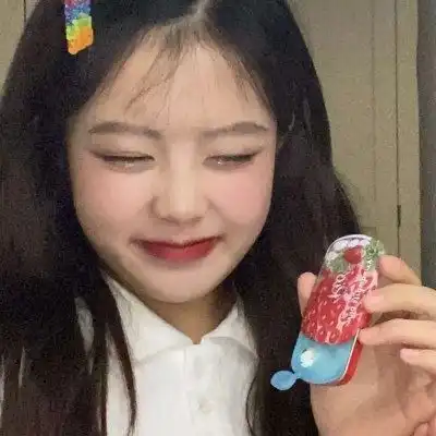 这是一组甜美风真人女生头像呀
