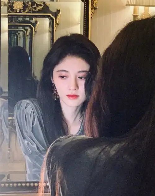 鞠婧祎晒库存美照,素颜状态美成仙,不愧是四千年美女
