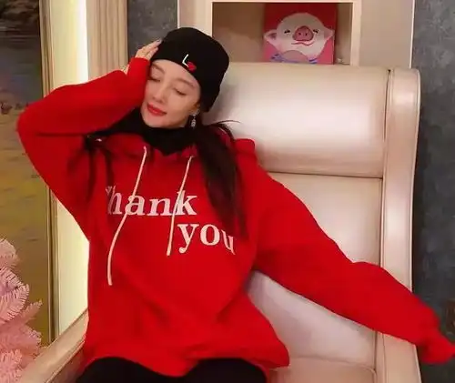 李小璐变圈内模仿对象继杨幂之后张韶涵baby纷纷加入队列
