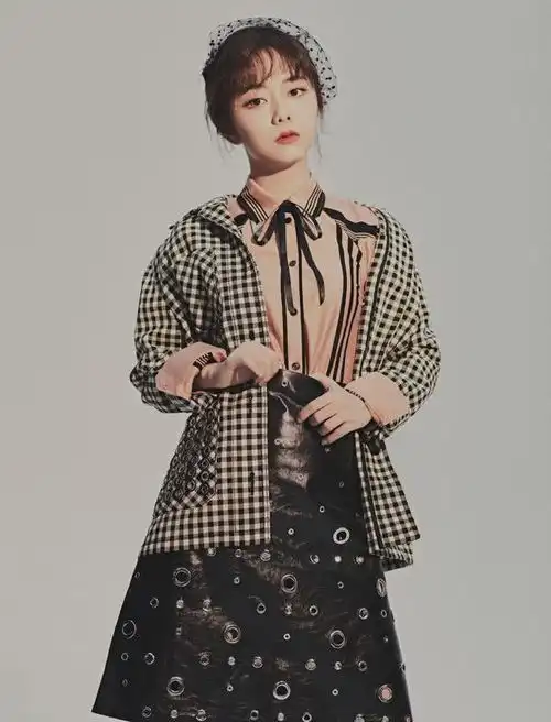 女星网纱帽造型,秀智一改清纯形象显贵妇,赵丽颖气质太妩媚
