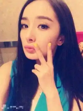 高圆圆梳丸子头嘟嘴看中日女神的卖萌绝招
