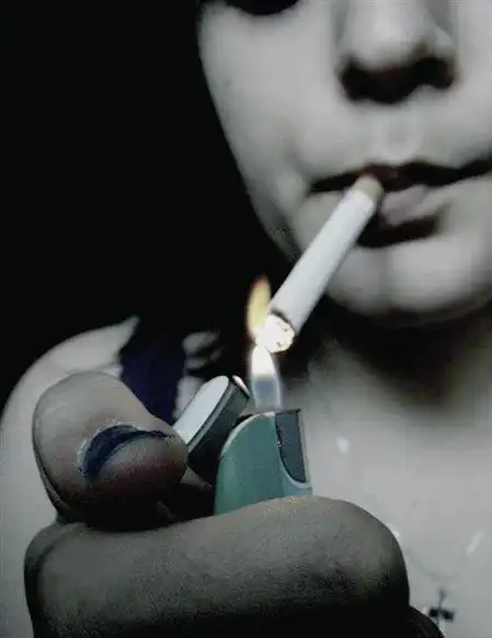 帮忙配个情侣头像
