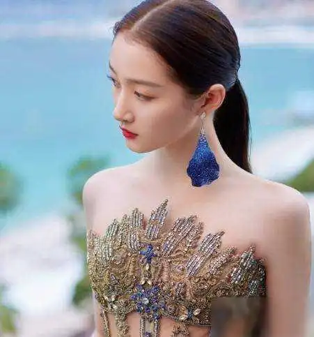 关晓彤真人长这样当看到央视照妖镜中的她,难怪鹿晗稀罕
