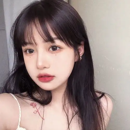 丈夫寄十万给妻子生孩子,回家却看见妻子抱个被子精神失常,懵了
