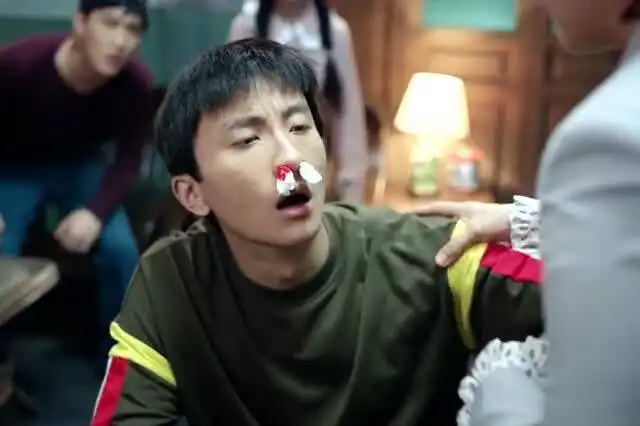 亲爱的麻洋街男生误入女澡堂,被打之后秒变小奶狗,这段太搞笑了
