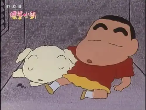 蜡笔小新小新和小白睡觉,妈妈拉爸爸去看,有点可爱
