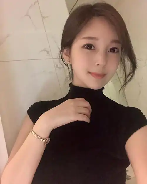 本以为韩国漫画家都是赵石那种,直到看到了这位大美女
