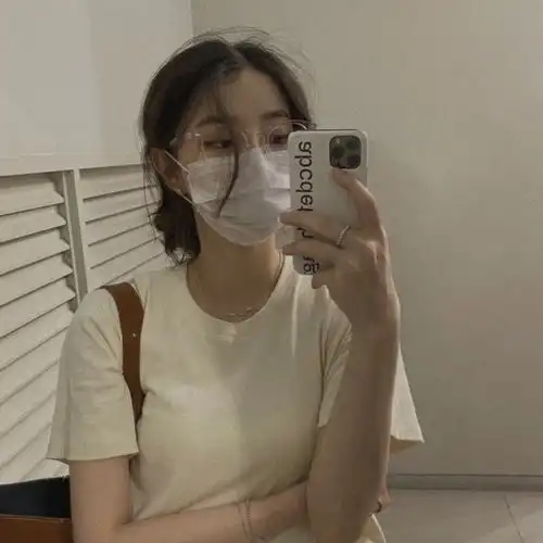 艾莎的头像我待你与其他人不同可你始终不懂
