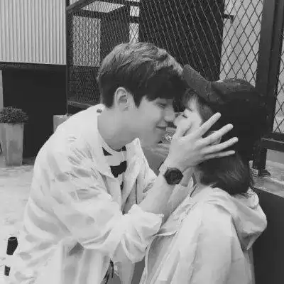 2021情侣黑白头像一男一女深爱无需拿来显摆好好珍惜吧
