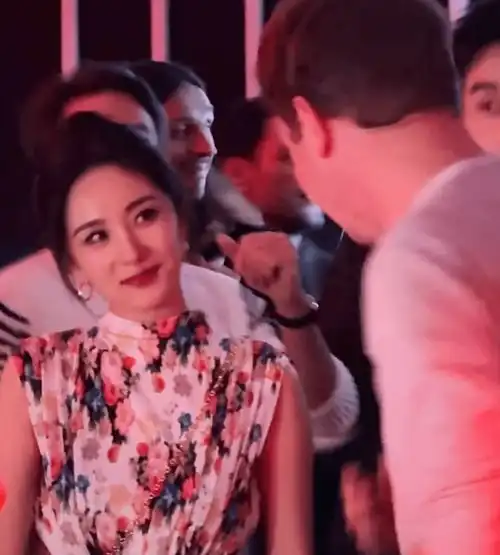 上海这一夜,奚梦瑶的野性美,小水的妖娆,却被杨幂的风情万种打败
