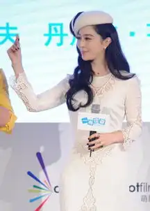 范冰冰出席活动,一身黄色礼服尽显气质,未修图的腿暴露年龄
