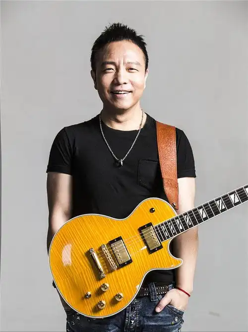 一次,田震对许巍说我想买你一首歌许巍付一块钱就行歌曲乐队古典乐填词人华语音乐网易订阅
