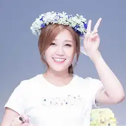 韩国整容成风金所炫朴信惠秀智雪莉自然美女pk
