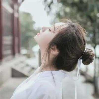 丸子头女生头像干净白色衣服系列
