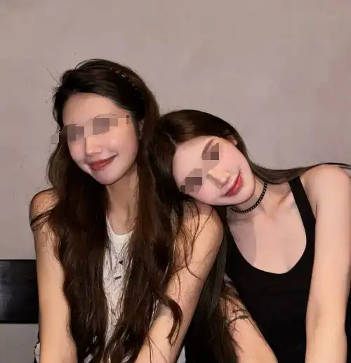 云南一富商给连体双胞胎姐妹招婿,男大学生硬着头皮面试我试试
