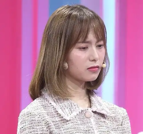 女生设计抢走闺蜜男朋友,被抛弃后对闺蜜的表现,我隔着屏幕呸她
