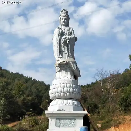 石雕雕刻观音像寺院观音菩萨雕塑图片
