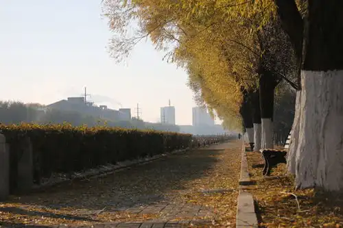 夕阳下的袅袅炊烟,天空云彩,自然风景,摄影素材,汇图网
