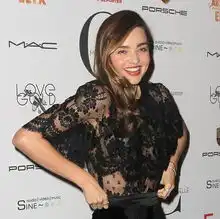 澳第一名模着蕾丝裙走红毯当众露酥胸26
