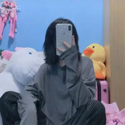 2023慵懒简约女生头像
