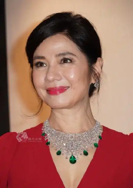 57岁的钟楚红再露面,你女神还是你女神
